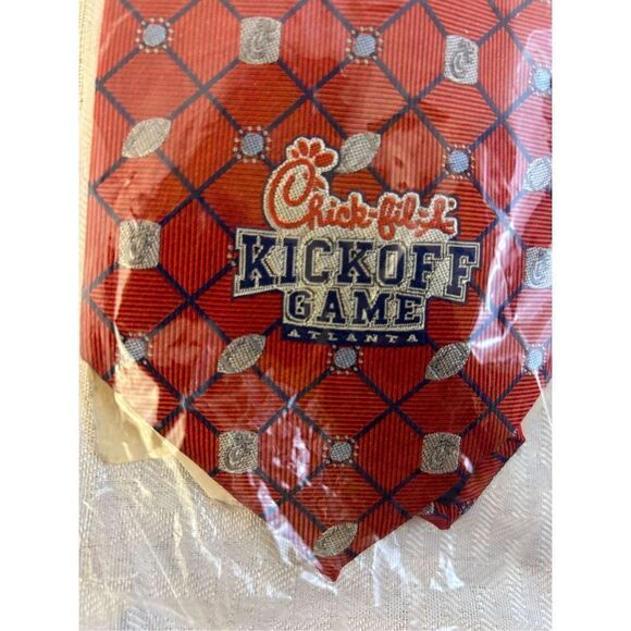 Chic fila collectors edition Kick OFF Game day tie new red 100% Silk - Picture 2 of 7